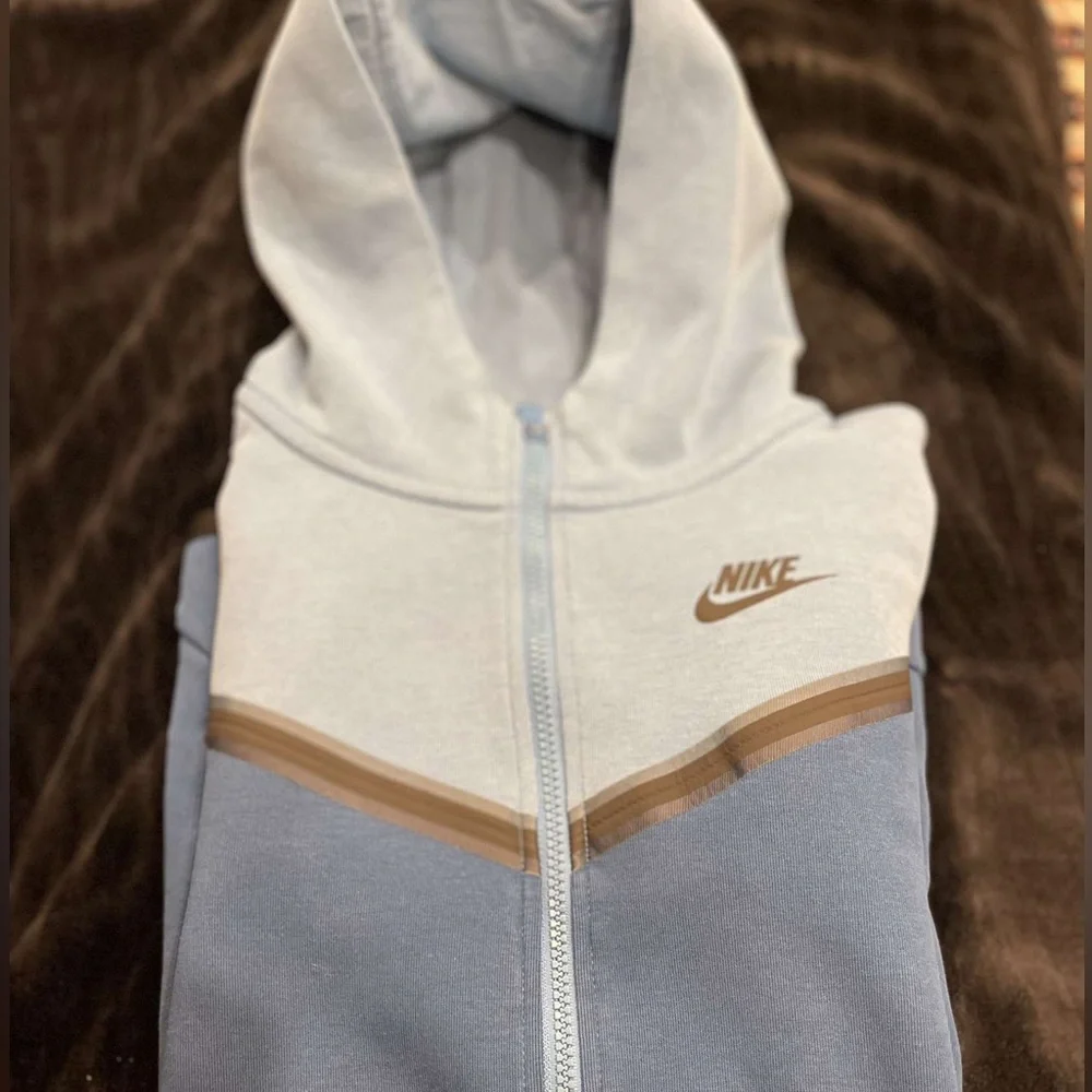 XL kids Nike tech hoodie - Picture 2 of 2